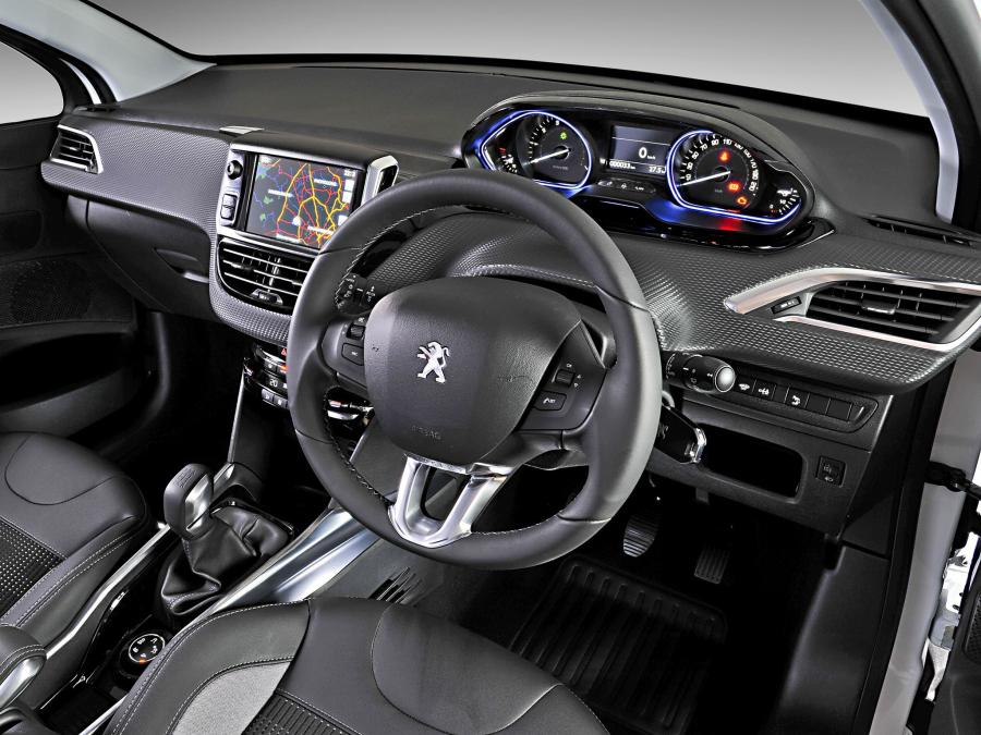  Peugeot 2008 2014 года  (ZA) (фото 8 из 26)